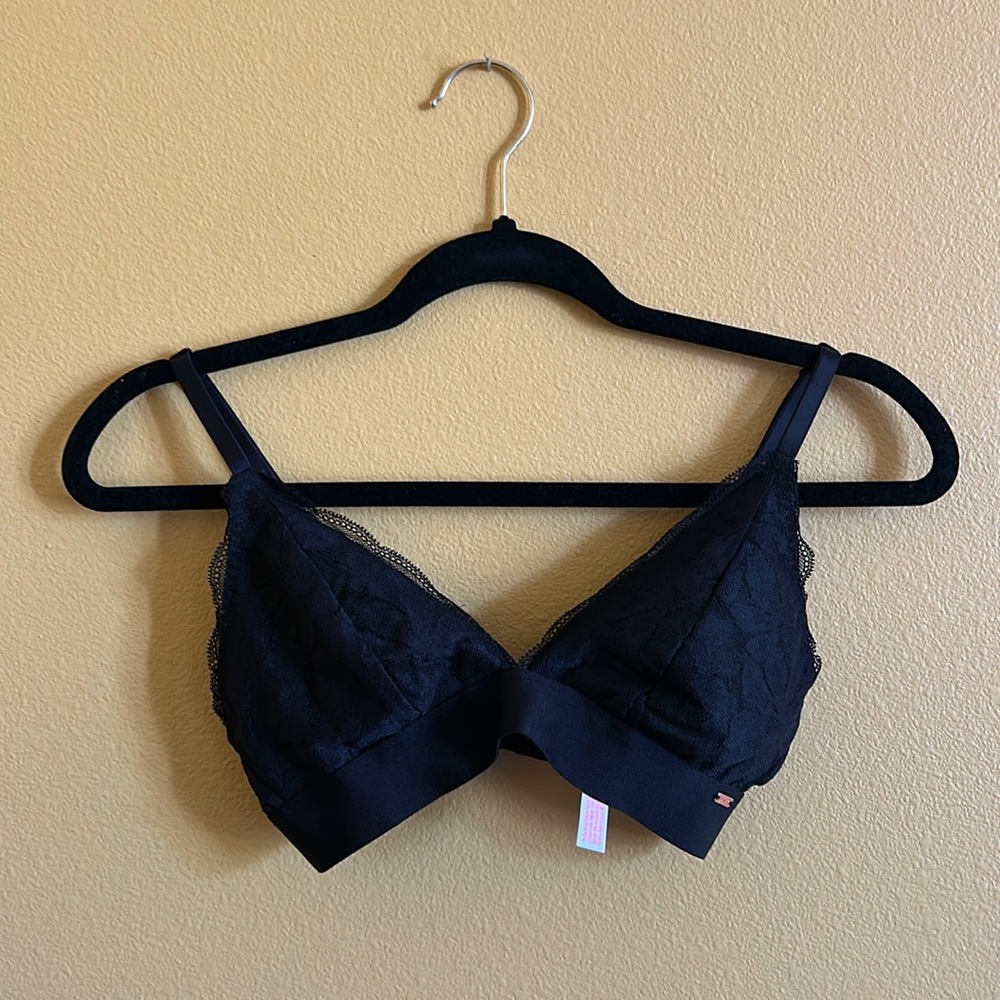This bralette has only been worn once. It is in very good shape.